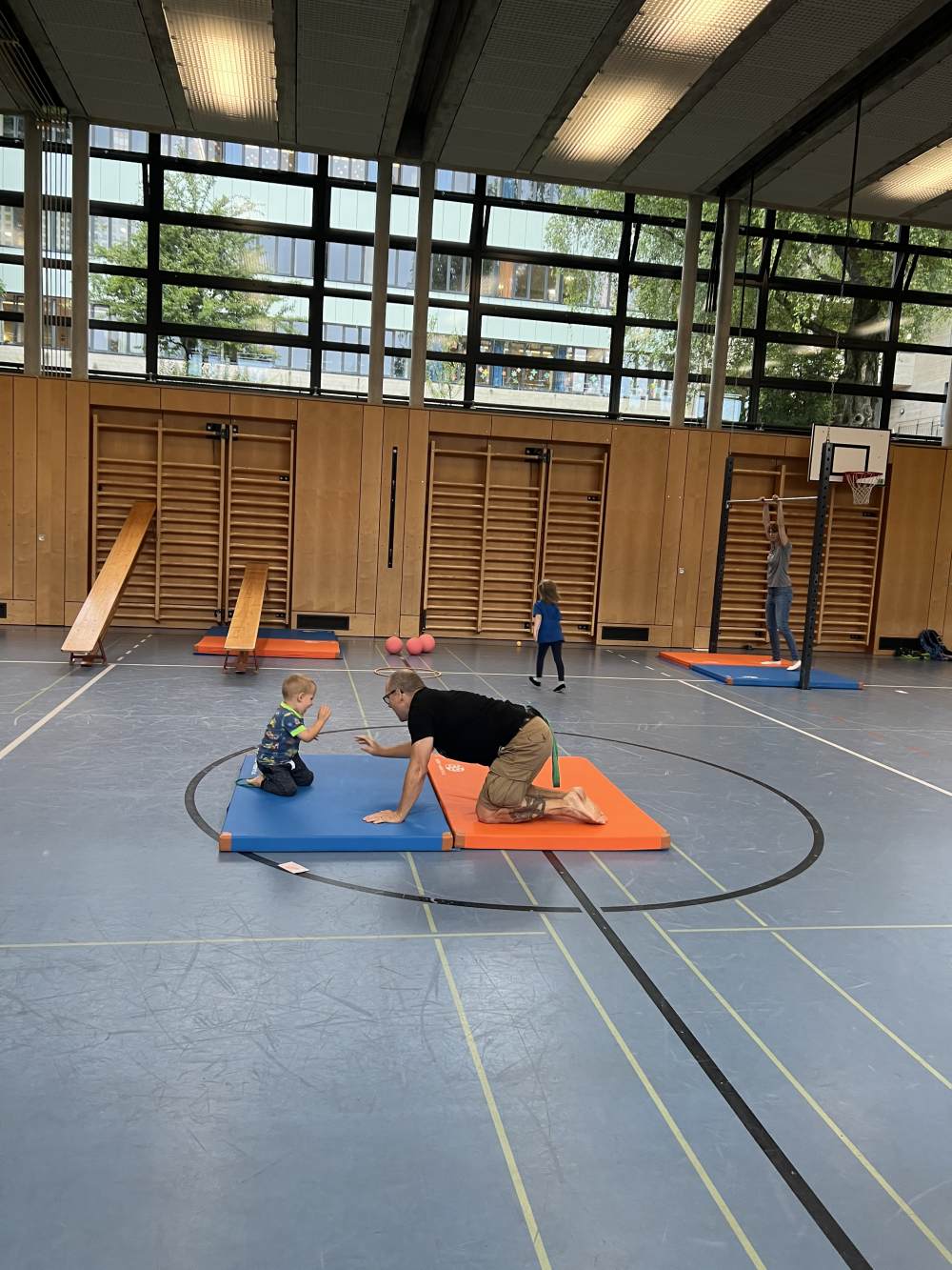 Eltern und Kind turnen (ELKI) - TV Höngg